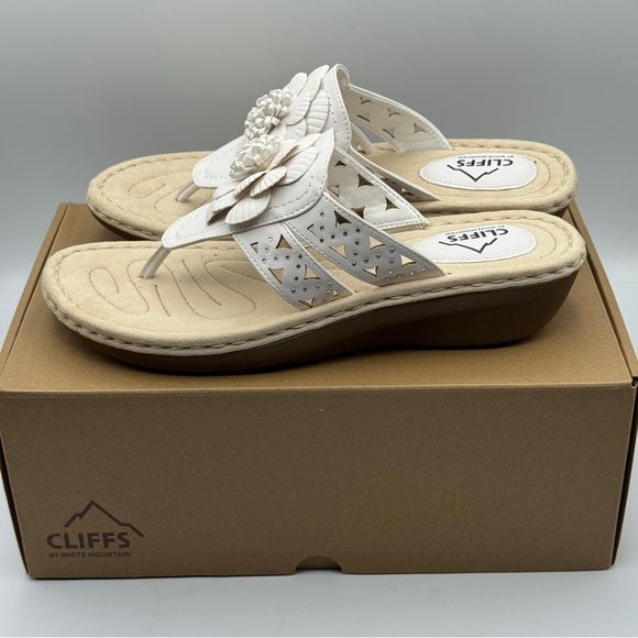 Cliffs by White Mountain Cynthia Floral Sandals | Size 9.5 - Picture 3 of 6